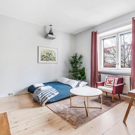 Wehost Modern Kitchen Studio With Bright Colours Apartamento Helsínquia Exterior foto