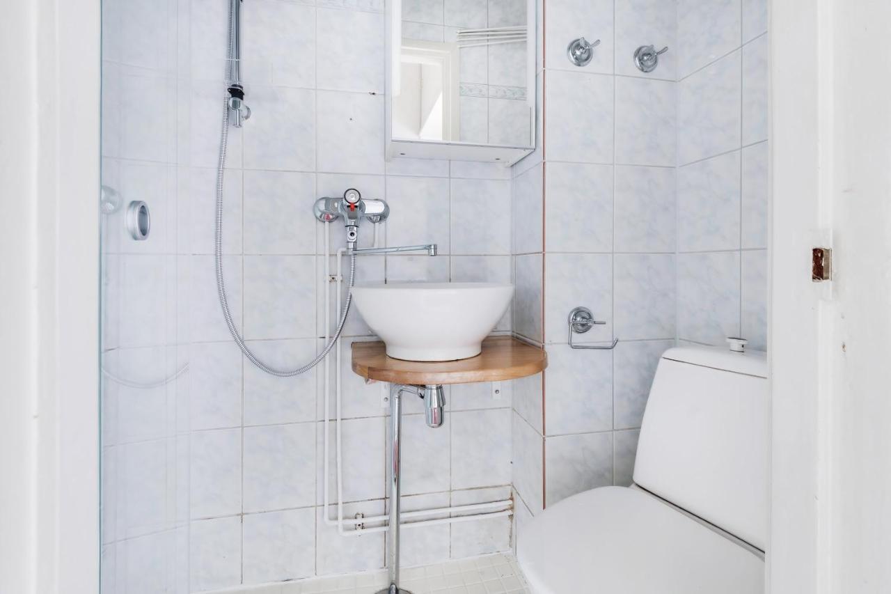 Wehost Modern Kitchen Studio With Bright Colours Apartamento Helsínquia Exterior foto