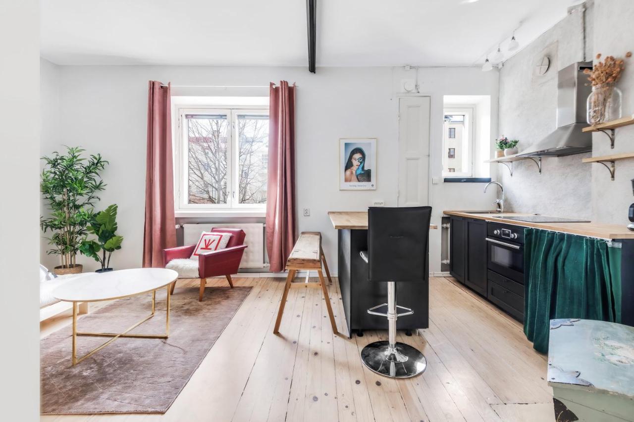 Wehost Modern Kitchen Studio With Bright Colours Apartamento Helsínquia Exterior foto