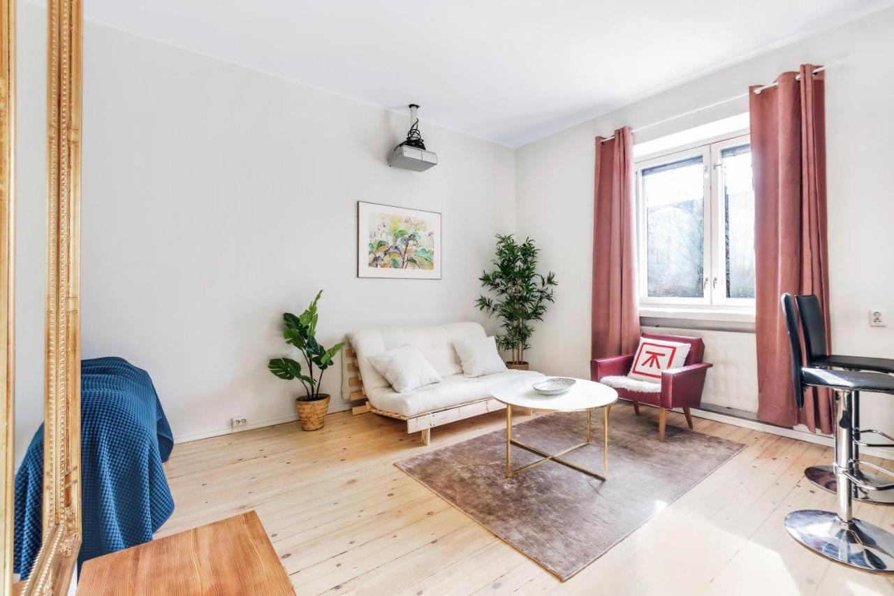Wehost Modern Kitchen Studio With Bright Colours Apartamento Helsínquia Exterior foto